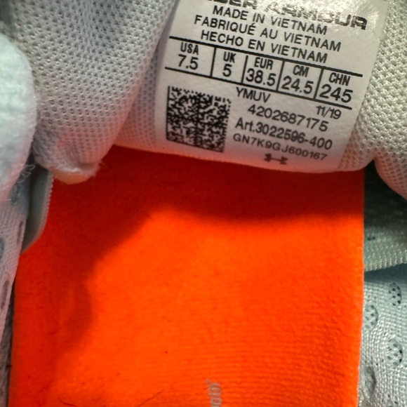 Mint Blue Under Armour Size 7.5 - Picture 5 of 9